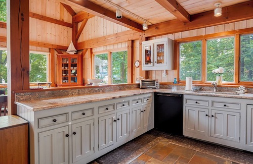 Canandaigua House | Chardonnay Chalet: Dreamy Adirondack Style Chalet in Wine Country!