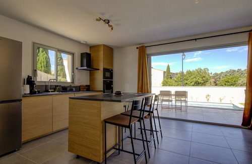 Suze-la-Rousse Villa | Chardonnay - new villa with private pool in the heart of the village - sleeps 4