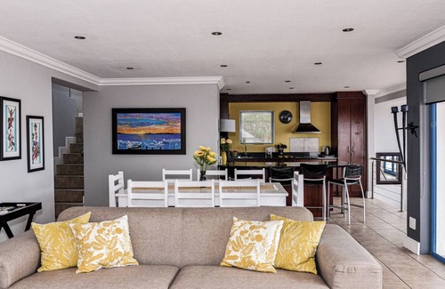 Paradise Beach House | Charis to Theo - Relax in Style at This 3-bedroomed Langebaan Holiday House