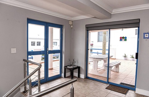 Paradise Beach House | Charis to Theo - Relax in Style at This 3-bedroomed Langebaan Holiday House