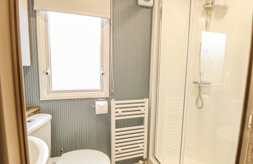 Hopton Cottage | CHARLAY'S FOXBURROW HANG, family friendly, with pool in Fritton