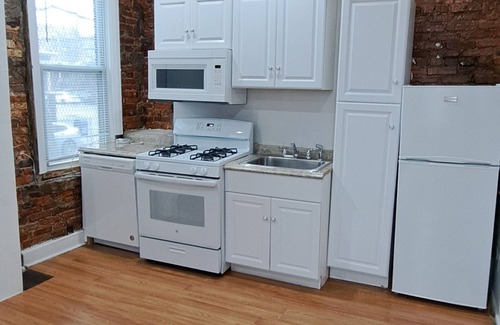 Downtown Baltimore Apartment | Charle's Village Cozy Studio,