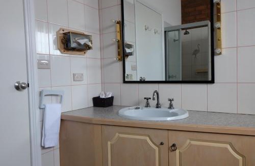 Cobram Hotel | Charles sturt motor inn