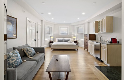 Fenway–Kenmore Apartment | Charlesgate Suites