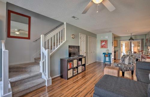 Charleston House | Charleston Townhome about 13 Mi to Sand and Surf!