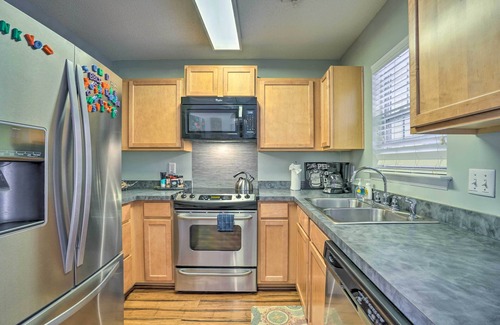 Charleston House | Charleston Townhome ~ 13 Mi to Sand & Surf!