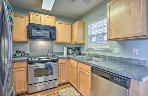 Charleston House | Charleston Townhome ~ 13 Mi to Sand & Surf!