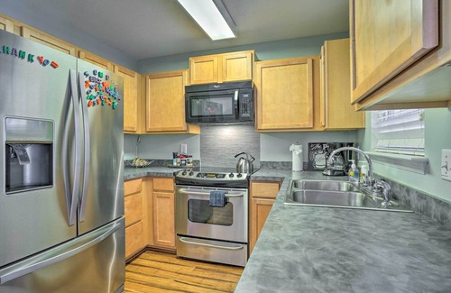 Charleston House | Charleston Townhome ~ 13 Mi to Sand & Surf!