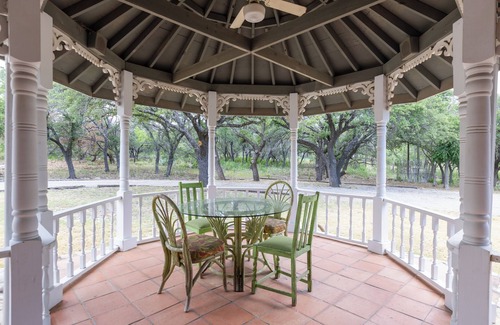 Mountain Home House | Charlie IV House at Y.O. Ranch Headquarters - 4-Bedroom Ranch Stay