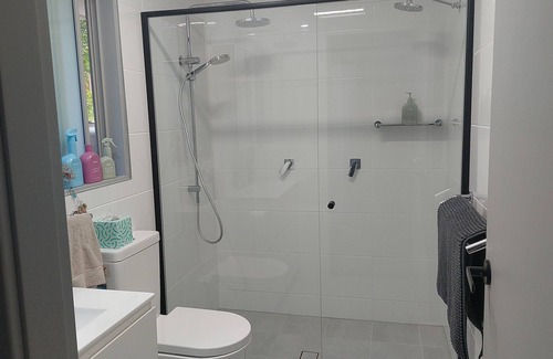 Faulconbridge Cottage | Charlie-vile Romantic spa Escape