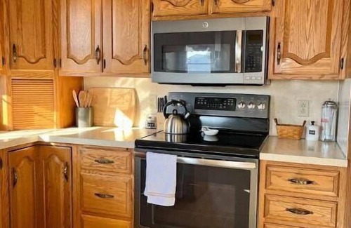 Mount Aetna House | Charlies 3 bedroom home, pool, hot tub & game room