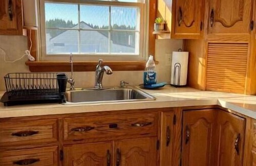 Mount Aetna House | Charlies 3 bedroom home, pool, hot tub & game room