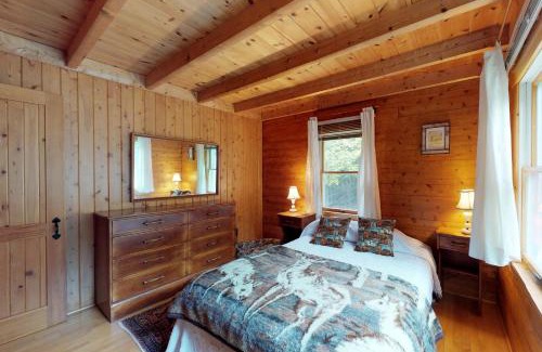 Beaver Cove House | Charloon Cabin