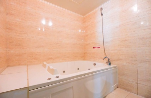 Pyeongtaek Hotel | Charlot Castle Hotel