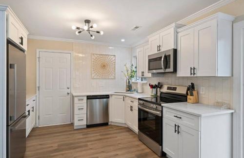 Charlotte House | Charlotte 4BR Cozy Retreat
