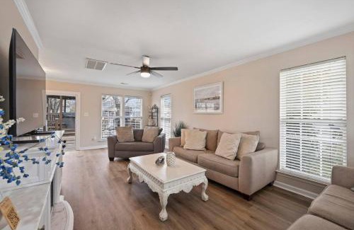 Charlotte House | Charlotte 4BR Cozy Retreat