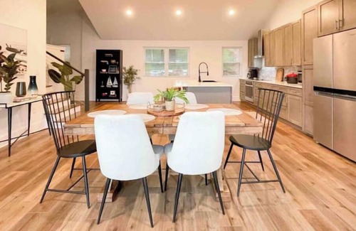 Dixie - Berryhill House | Charlotte Lake House with Private Dock. Sleeps 12