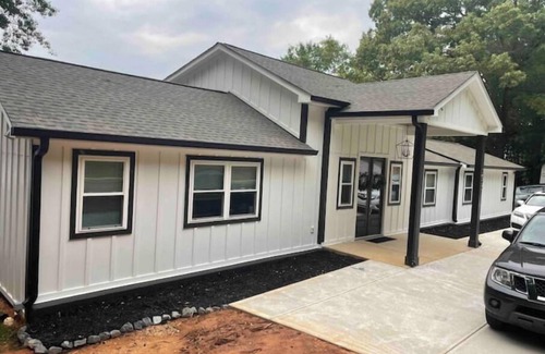 Dixie - Berryhill House | Charlotte Lake House with Private Dock. Sleeps 12