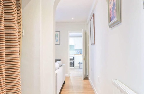 Clifton Apartment | Charlotte's charming clifton flat