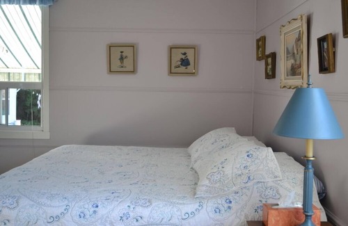 Georgina Cottage | Charlotte's Cottage-Lake Simcoe - KeswicknA perfect Lake vacation!