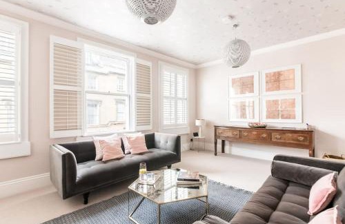 Upper Town House | Charlotte Street Apartment