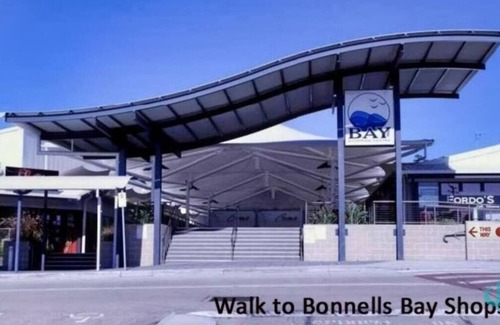 Bonnells Bay House | Charlottes Rhapsody - Bush and Lake Views