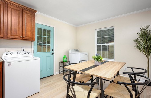 Toddville Road House | Charlottle Jacuzzi side oasis