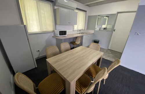 Charlton Hotel | Charlton Motel - Victoria