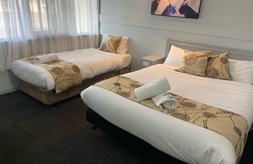Charlton Hotel | Charlton Motel - Victoria