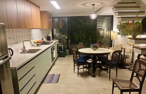 Jardins House | Charming 1-bedroom house with AC and WiFi in Cerqueira César Pool in Vila-quiet!