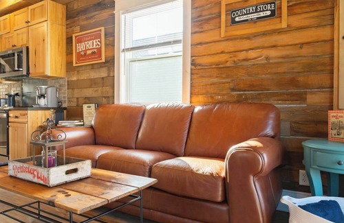 McGaheysville House | Charm & Character TOP NOTCH at The Massanutten Country Store