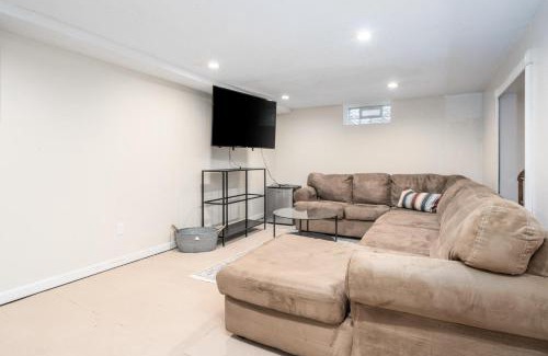 Near Eastside House | Charm City Hideout 2bdr and Basement