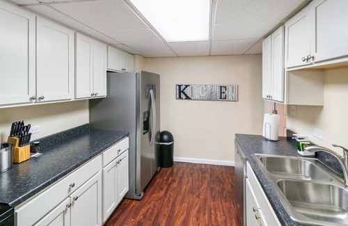 Libertyville House | Charm & Convenience, Walk to Downtown