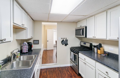 Libertyville House | Charm & Convenience, Walk to Downtown