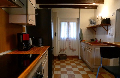 Saint-Hilaire-sur-Yerre Cottage | Charming 8-Person Cottage in Quaint Village Near Historic Chateaux