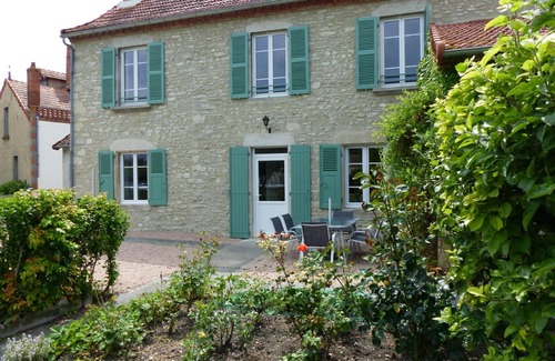 Saint-Bonnet-de-Rochefort Cottage | Charming Cottage with Garden, Near Medieval Village & Vineyards - Family Friendly, Sleeps 6