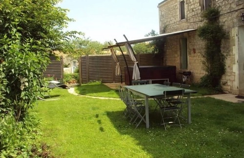 Saint-Martin-de-Fraigneau Cottage | Charming Renovated House with Garden, Spa & Baby Gear, Near Park & Bakery