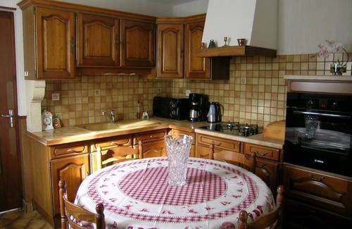Saint-Pourcain-sur-Sioule Cottage | Charming House with Pool, Sauna, Garden, Near Vichy and Moulins