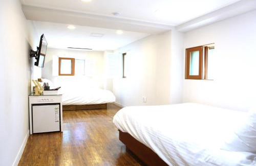 Sinchon-dong Hotel | Charm Hotel