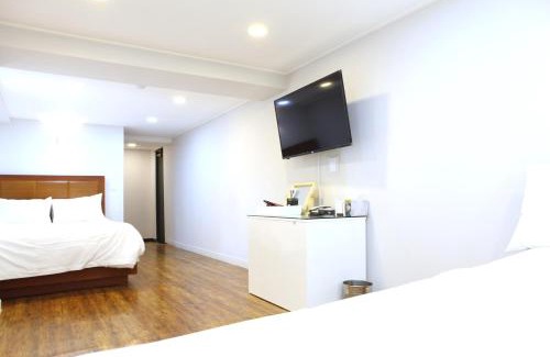 Sinchon-dong Hotel | Charm Hotel