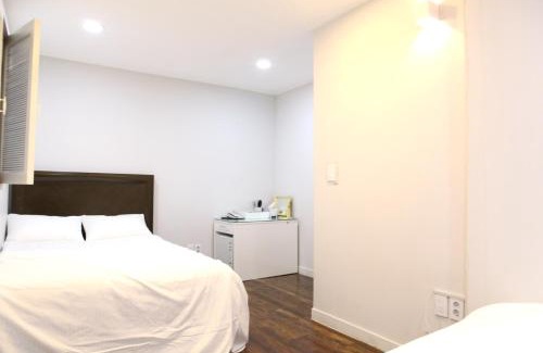 Sinchon-dong Hotel | Charm Hotel