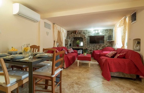Brinje Villa | Charming Villa Neval with private swimming pool - Why choose us?
