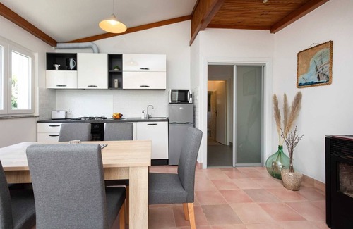 Sveti Vid Dobrinjski Villa | Charming Villa Azul with Pool, Jacuzzi & Sauna