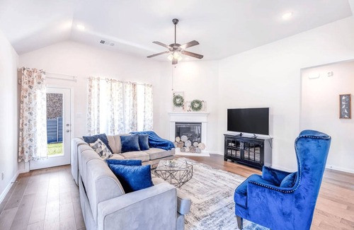 Aubrey House | Charm in Little Elm 4-BR, 3 Baths, Easy Vibes