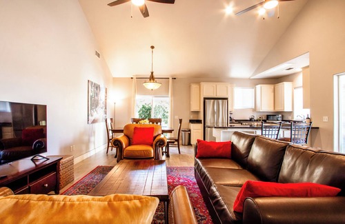 Paso Robles House | Charm on Chestnut-Great Westside Location Close to Downtown!