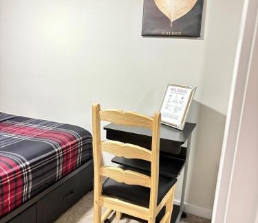 Beaumont House | Charm Private Room in Beaumont near YEG Airport with Shared Bathroom and Shared Kitchen
