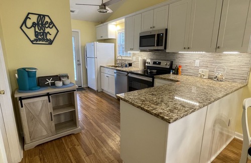 Myrtle Grove House | Charm Your Sol- < 3 miles to Carolina Beach!