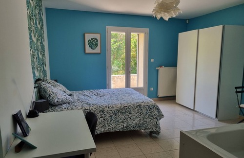Saint-Michel-l'Observatoire Bed & Breakfast | Charmant Petit Havre de Paix