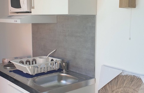 Villeneuve-les-Maguelone Apartment | Charmant Studio Tout Équipé, non Fumeur, av. Piscine Dans Quartier Résidentiel