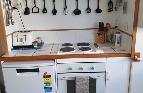 Whanganui Bed & Breakfast | Charmae Guest House by the river.n7 x Beds, (sleeps 10)nPlus powered van site
